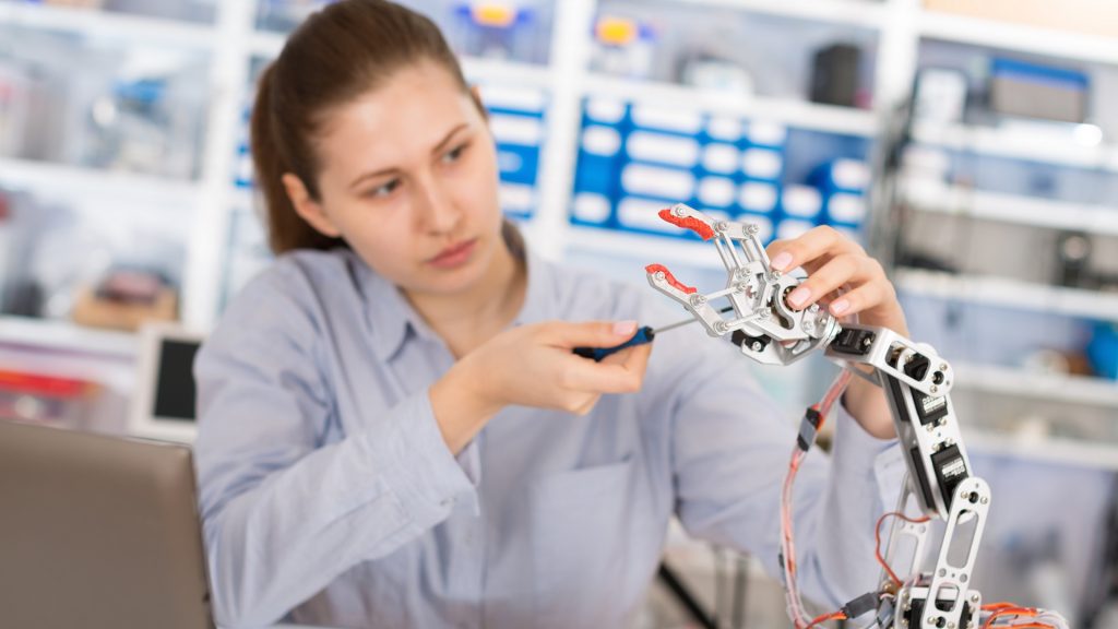 Mentorías empoderan a mujeres en tecnología